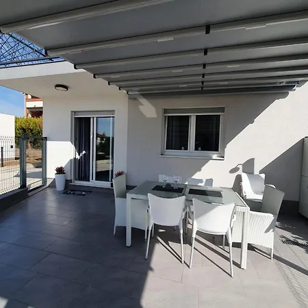 Kastel Novi Elegant And Stylish With Terrace And Patio شقة *