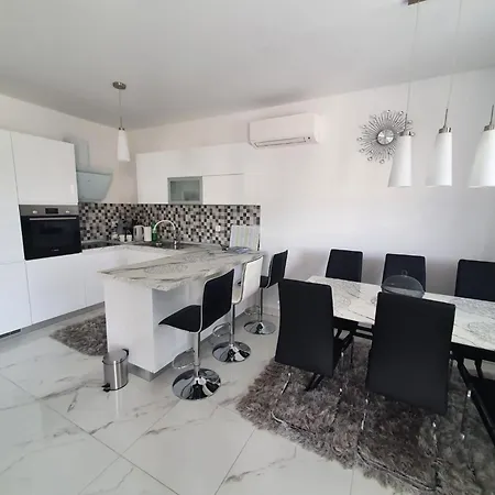 Kastel Novi Elegant And Stylish With Terrace And Patio Apartmán