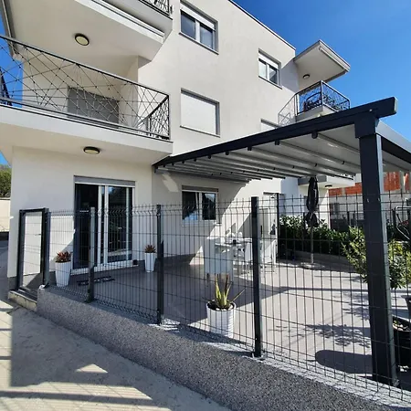 Kastel Novi Elegant And Stylish With Terrace And Patio شقة